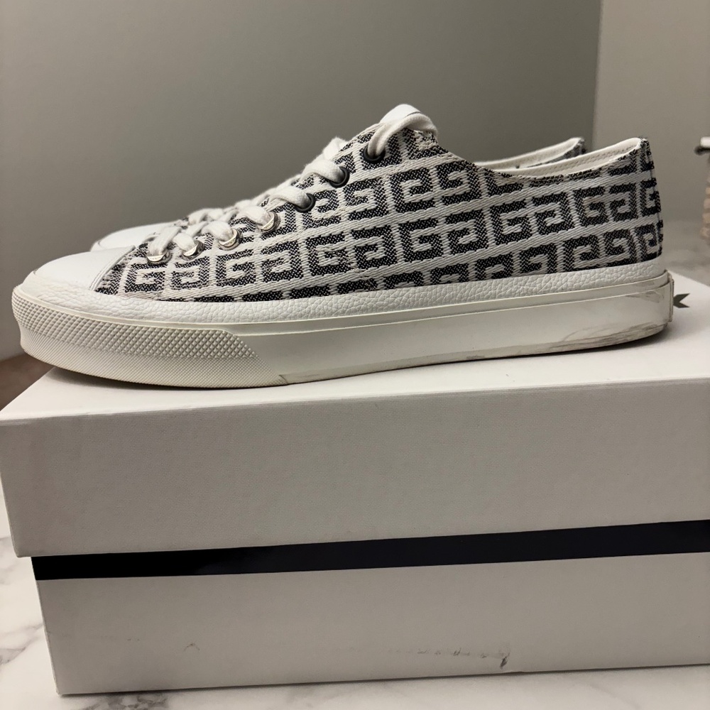 Mens Givenchy City  Low Sneaker